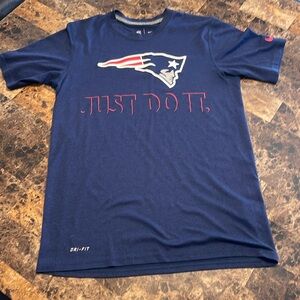 Men’s Small NFL Team Apparel New England Patriots Shirt $20